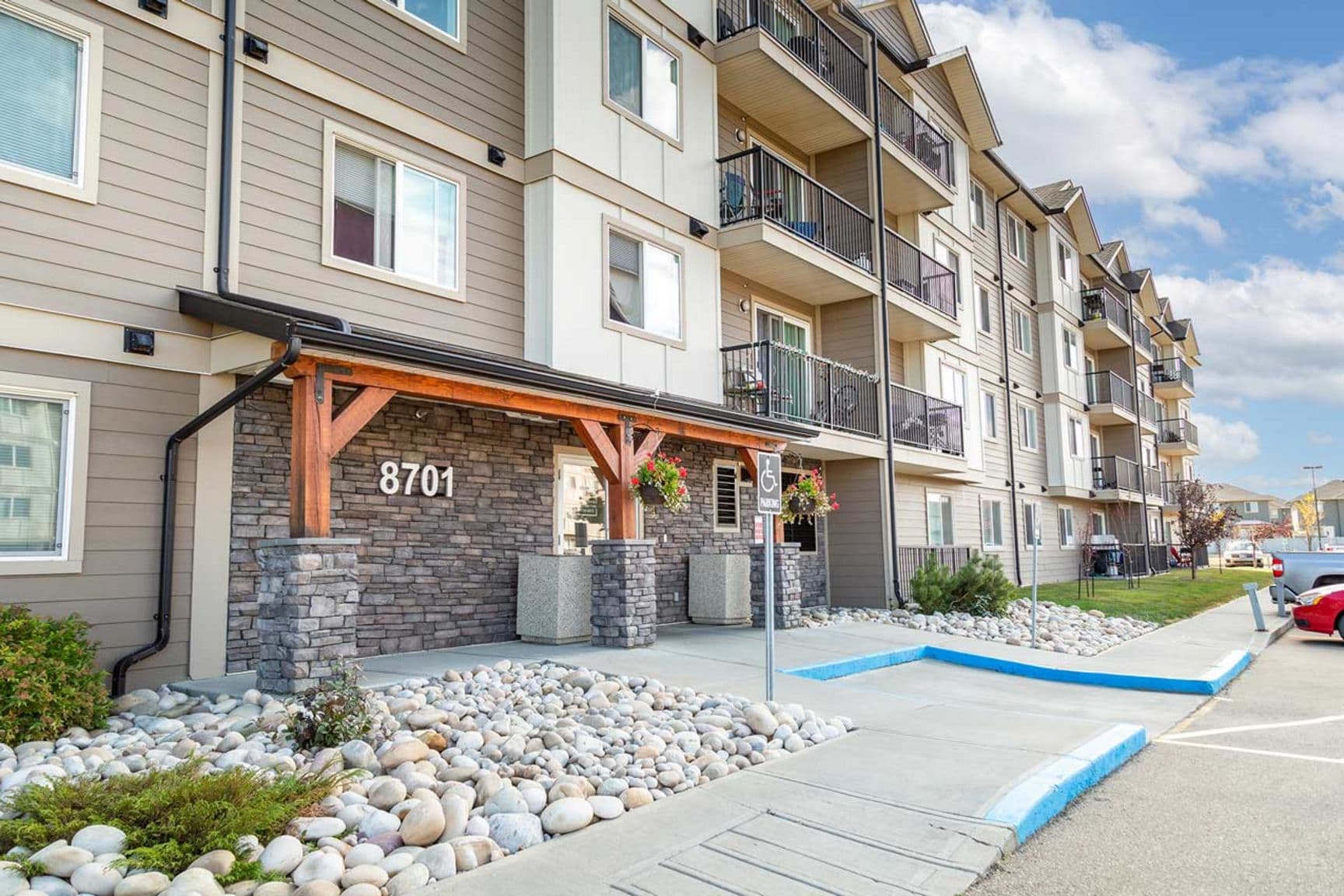 Birch Hills Landing — Three Bedroom One Bath - Photo 4