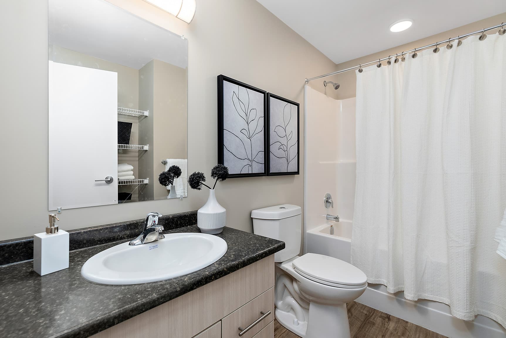 Jardin Apartments — Two Bedroom One Bath - Photo 9