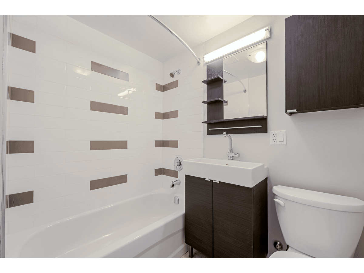 107 Redpath Avenue - Photo 14
