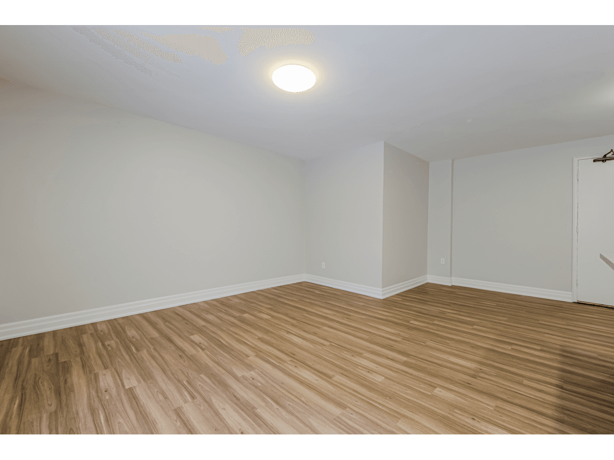 107 Redpath Avenue - Photo 8