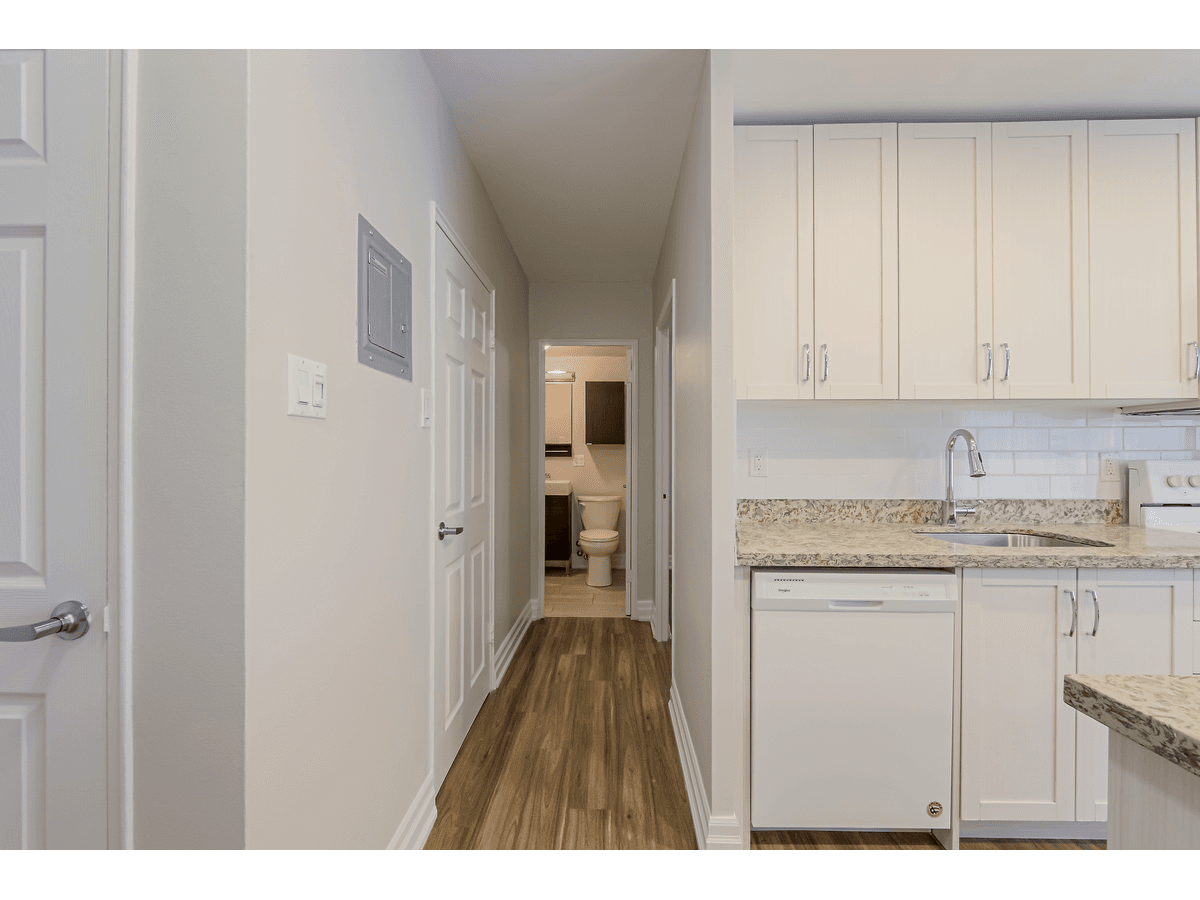 107 Redpath Avenue - Photo 9