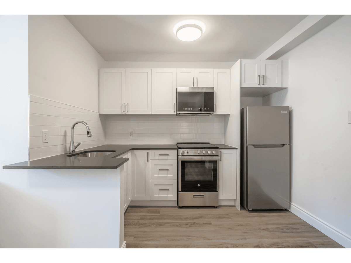608 Church Street — Studio - Photo 8