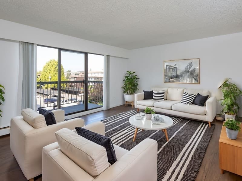 33690 Marshall Road — 1 bedroom - Photo 2