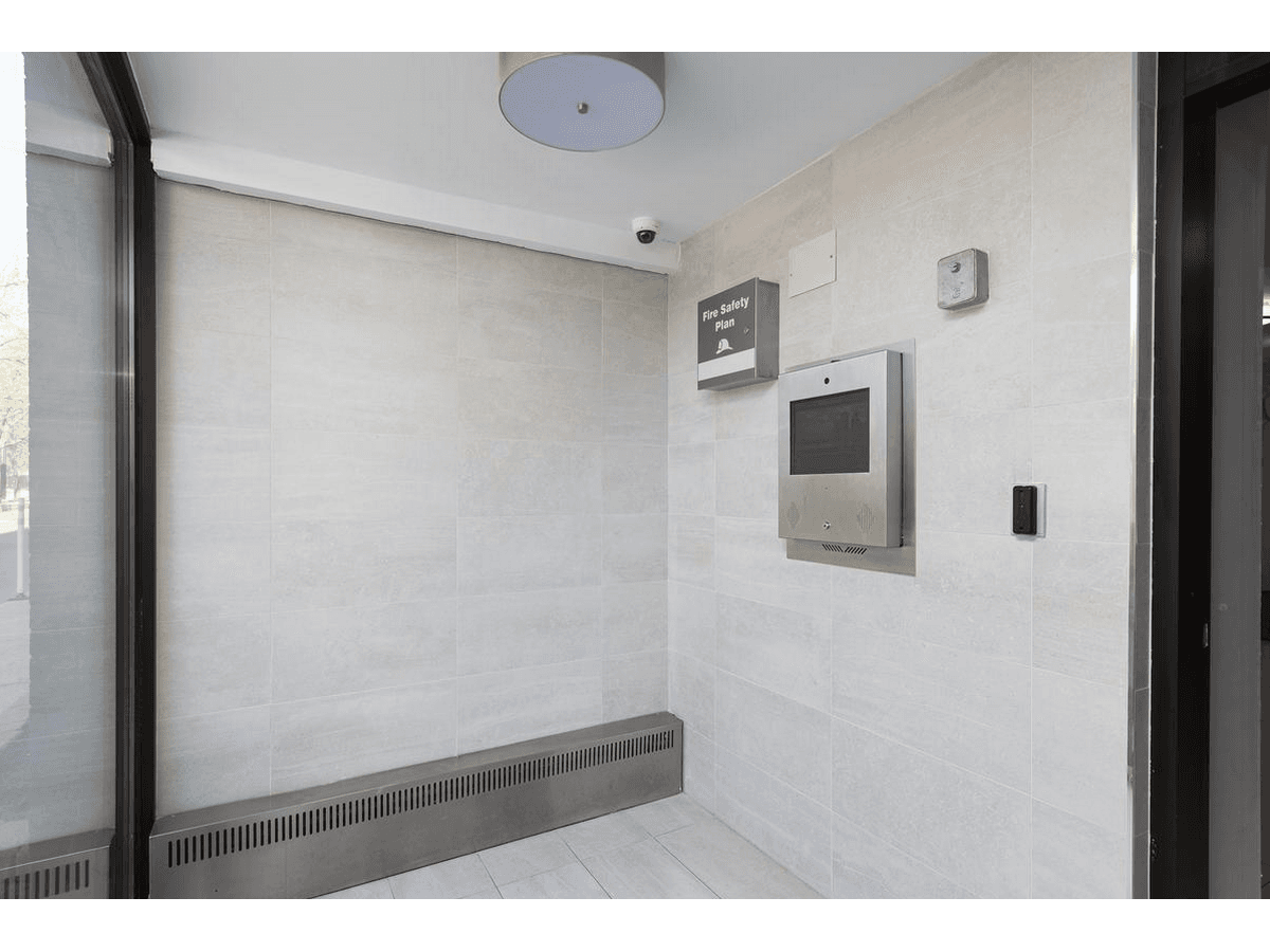 3045 Queen Frederica Drive — 2 BEDROOM - Photo 18