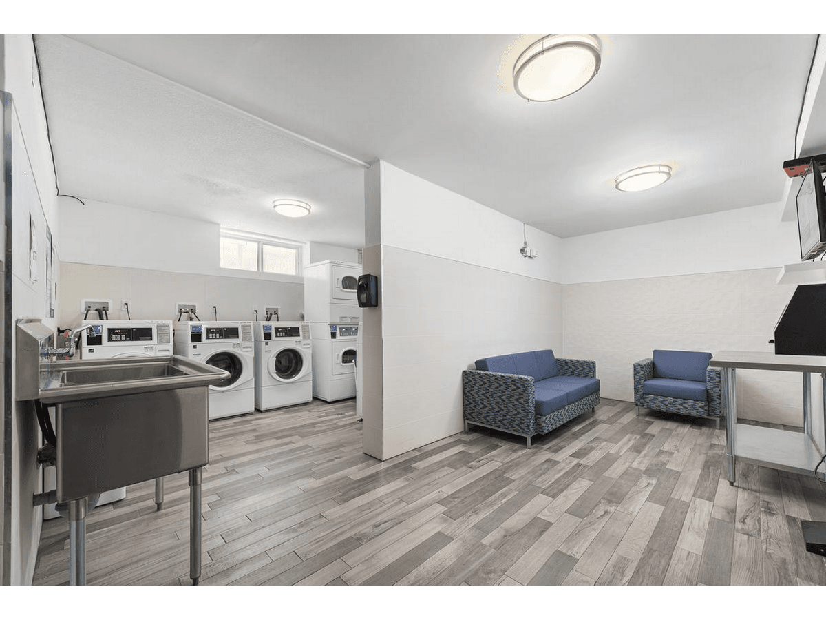3045 Queen Frederica Drive — 2 BEDROOM - Photo 26