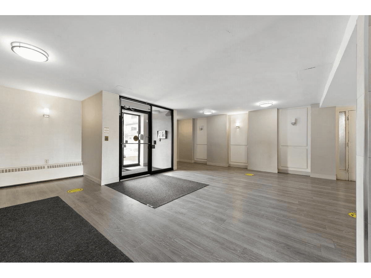 1450 Sheppard Avenue West — 1 BEDROOM - Photo 11