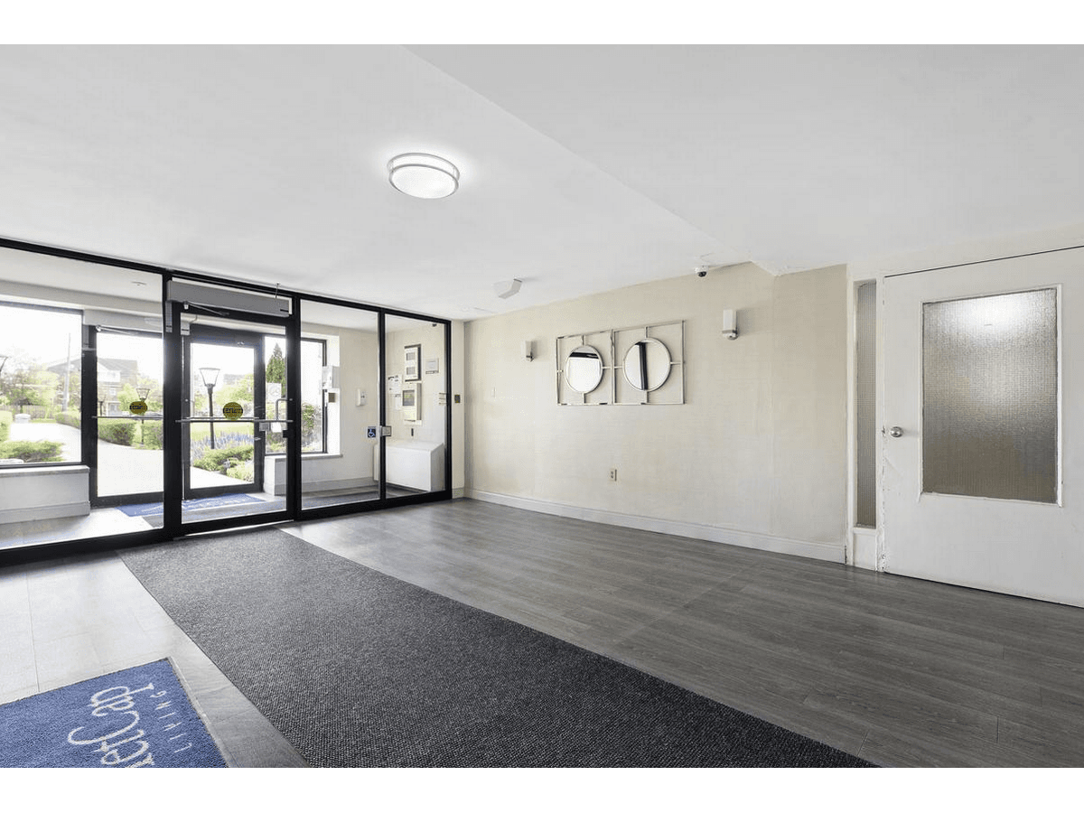 1450 Sheppard Avenue West — 1 BEDROOM - Photo 16