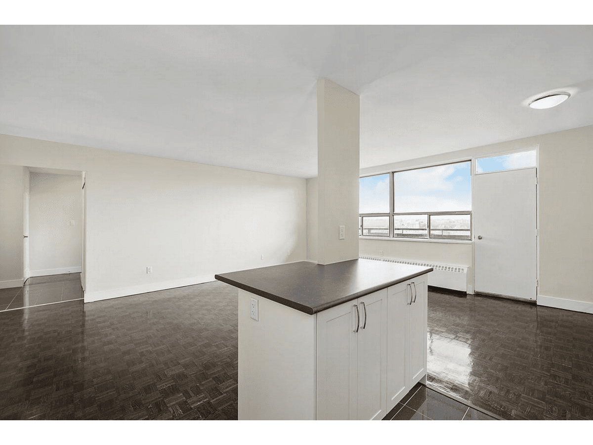 1450 Sheppard Avenue West — 1 BEDROOM - Photo 3