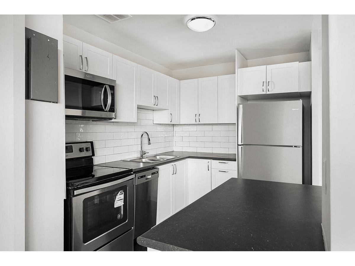 1450 Sheppard Avenue West — 1 BEDROOM - Photo 6