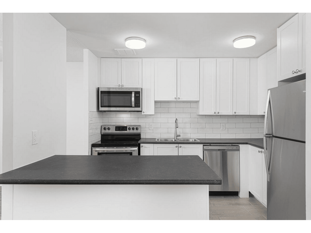 7110 Darcel ave - Photo 5