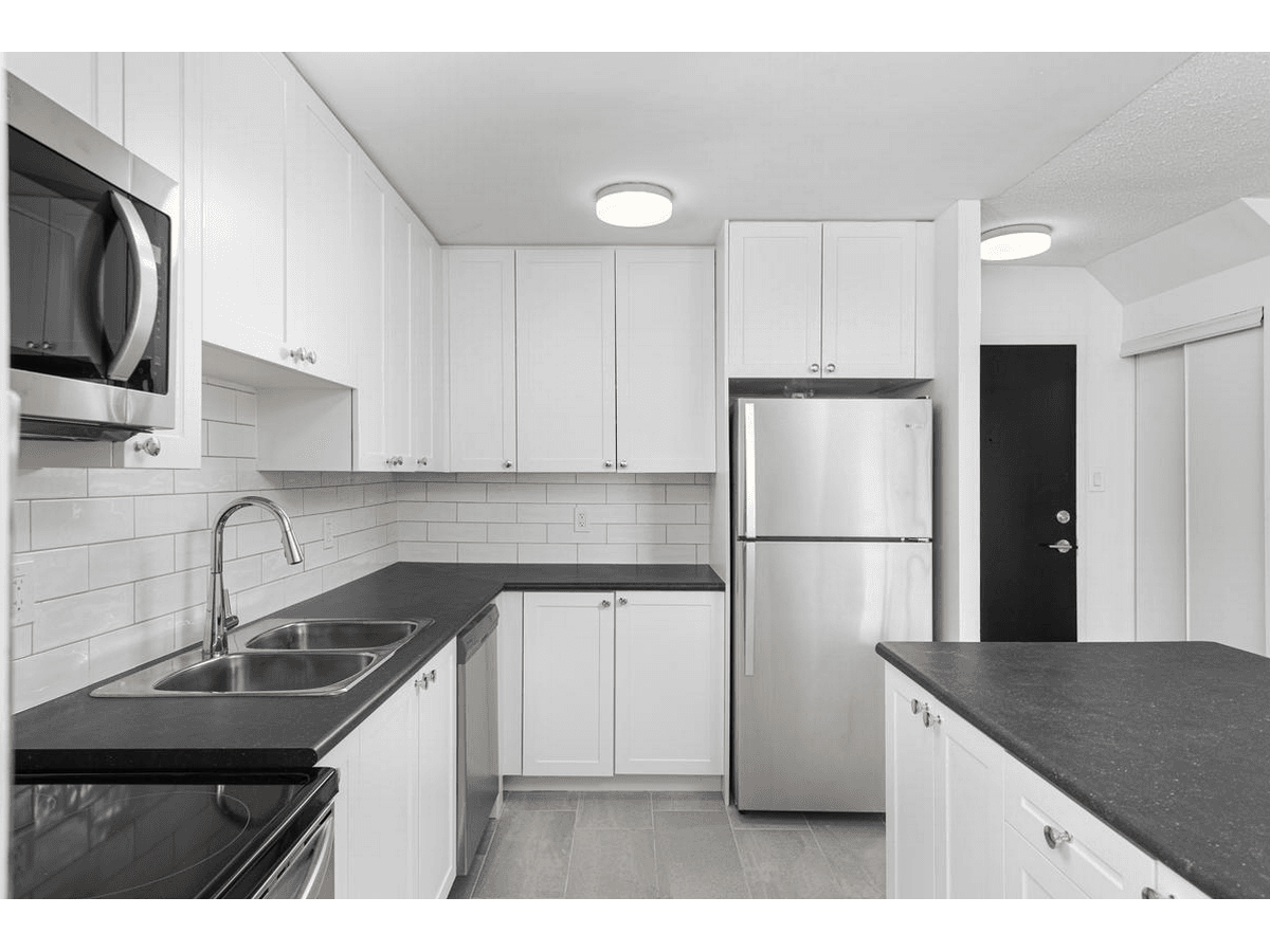 7110 Darcel ave - Photo 7