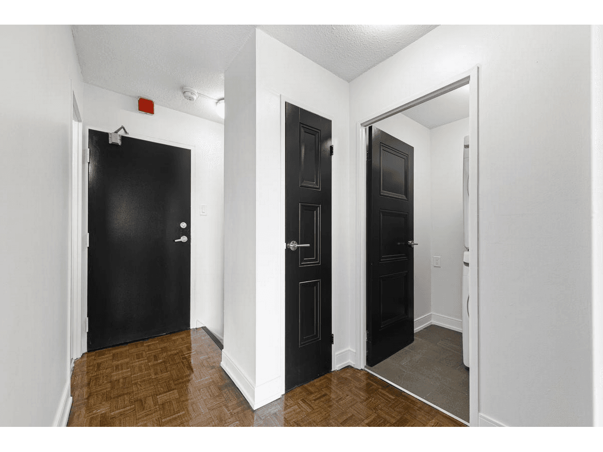 7110 Darcel ave - Photo 8