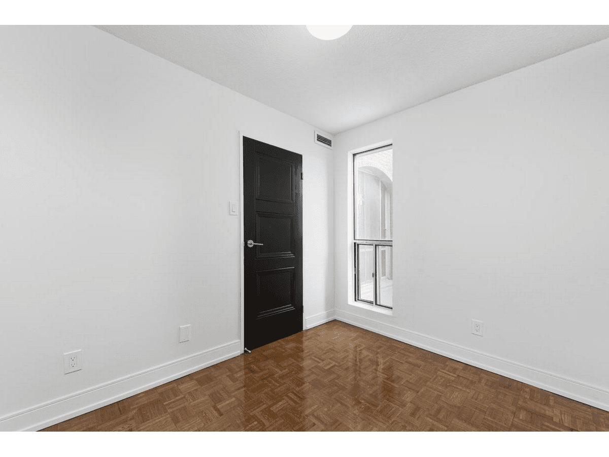 7110 Darcel ave - Photo 9