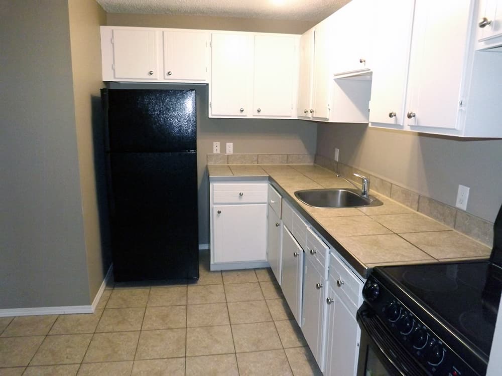 Capricorn Apartments — 2 bedroom - Photo 4