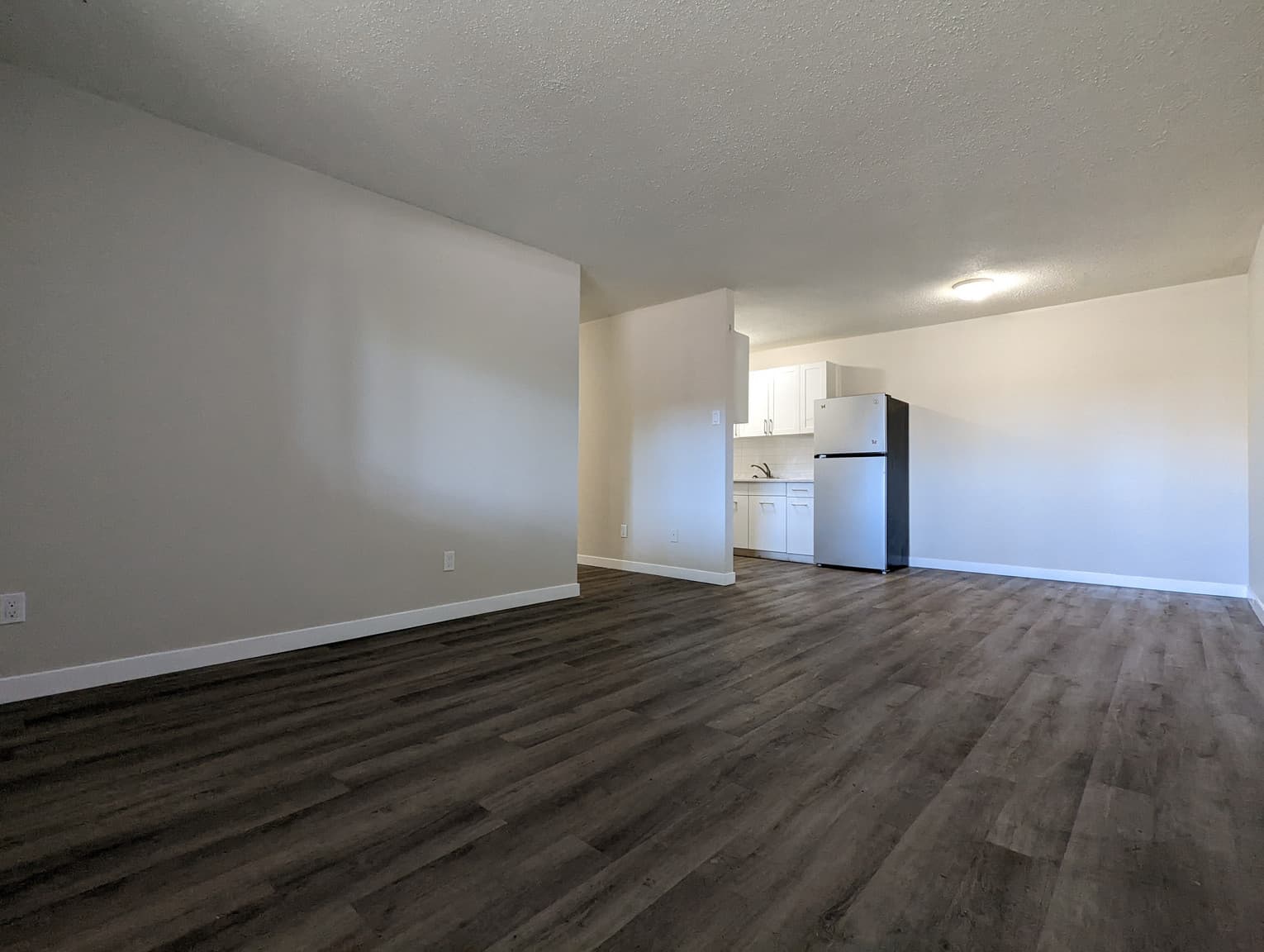 Lancelot Apartments - Photo 2