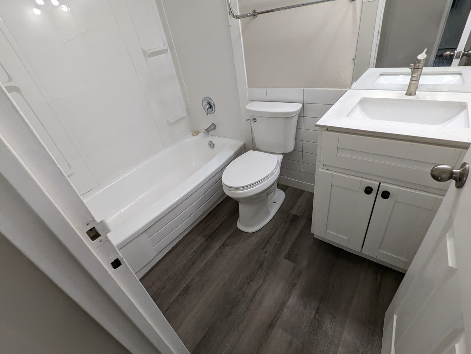Lancelot Apartments - Photo 11