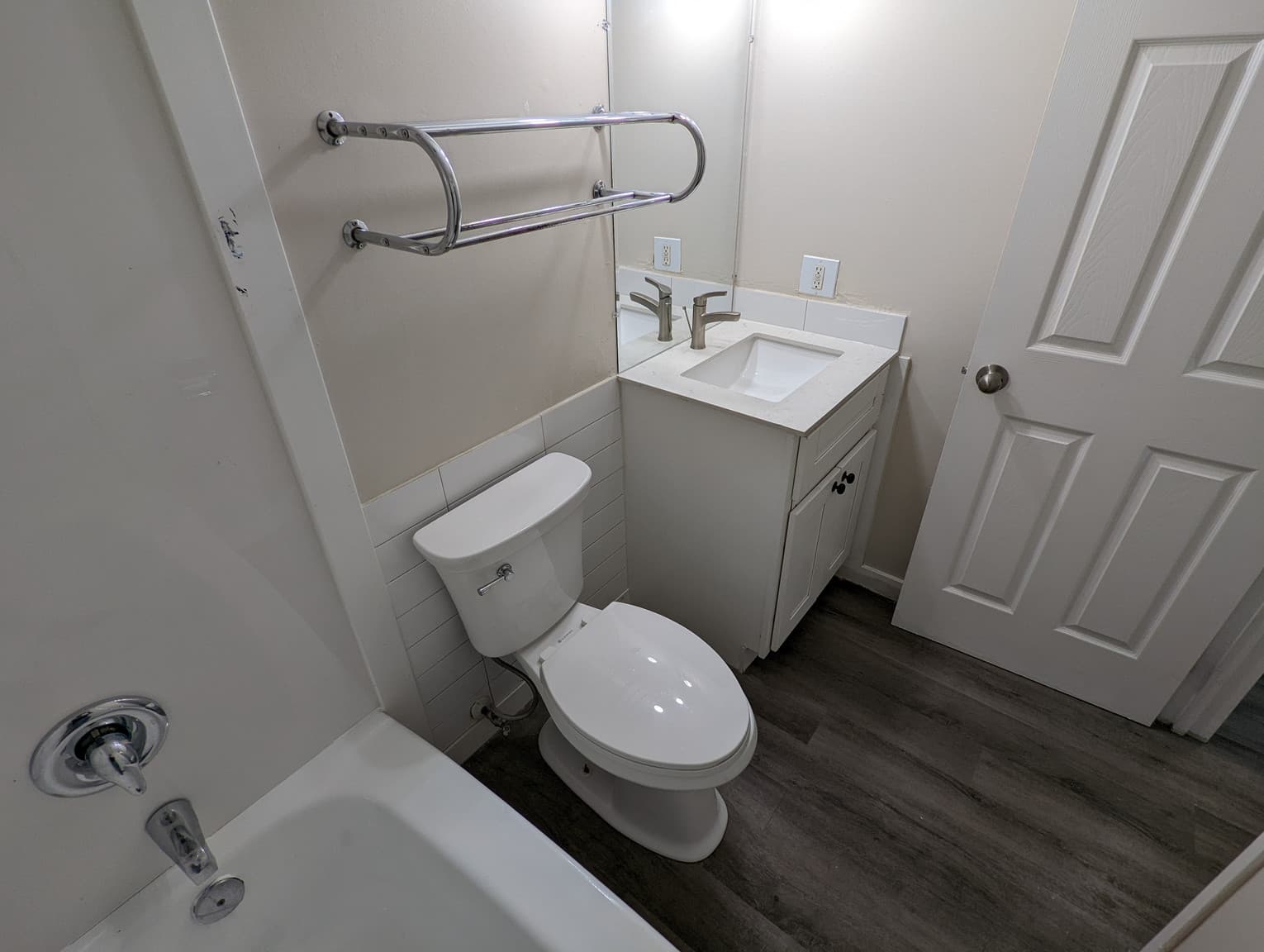 Lancelot Apartments - Photo 12