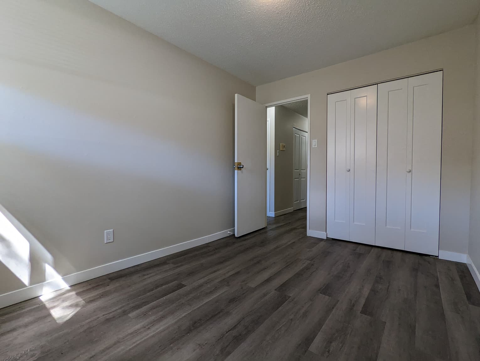 Lancelot Apartments - Photo 8