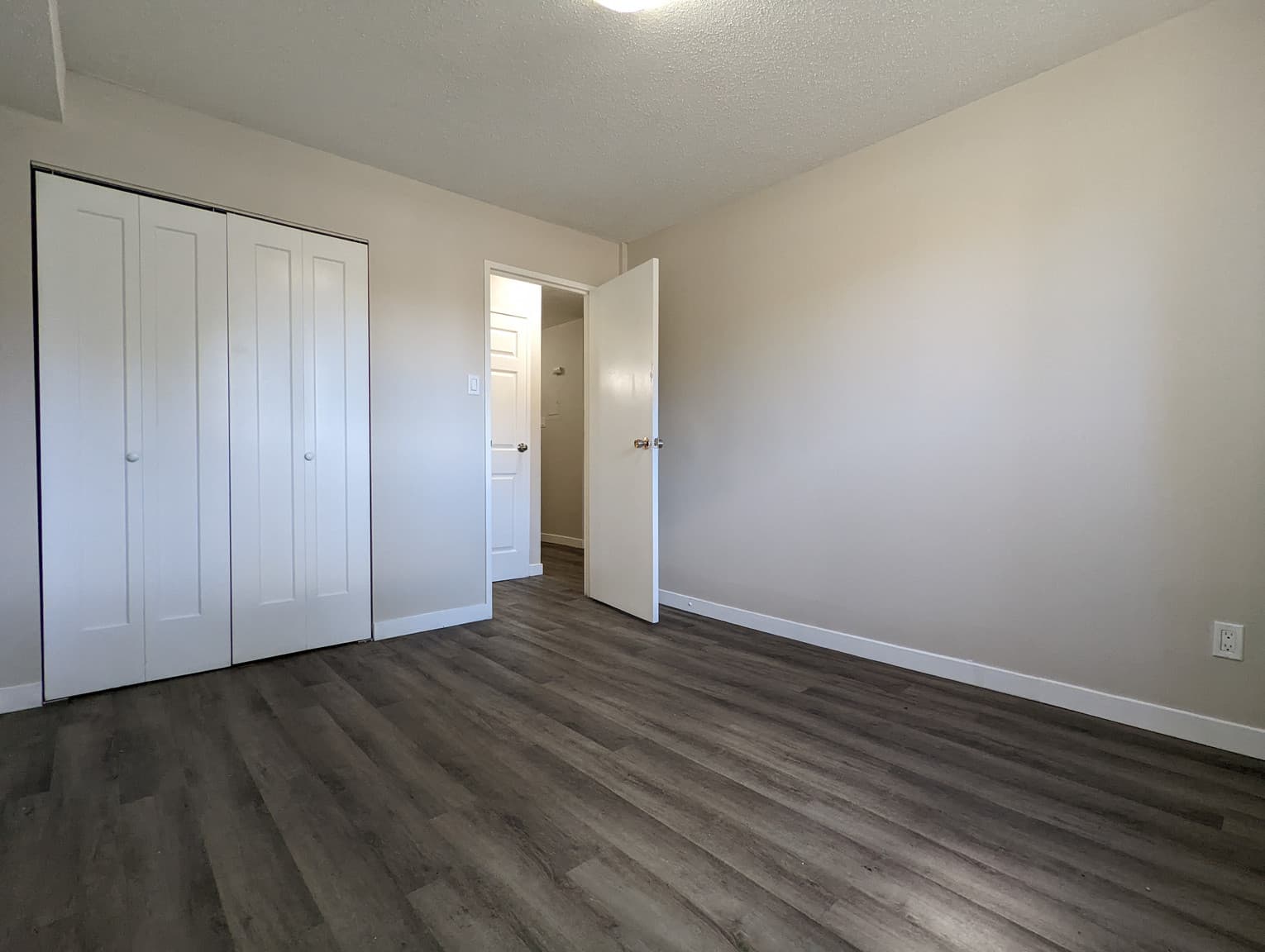 Lancelot Apartments - Photo 10