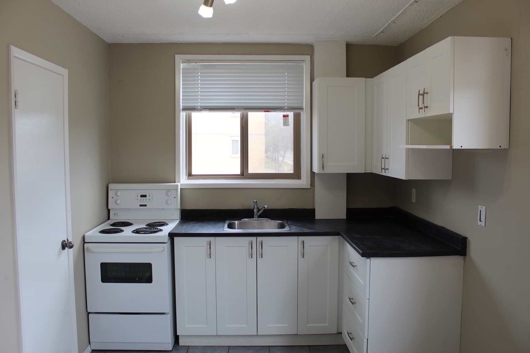 Laurentian Apartments — Bachelor - Photo 13