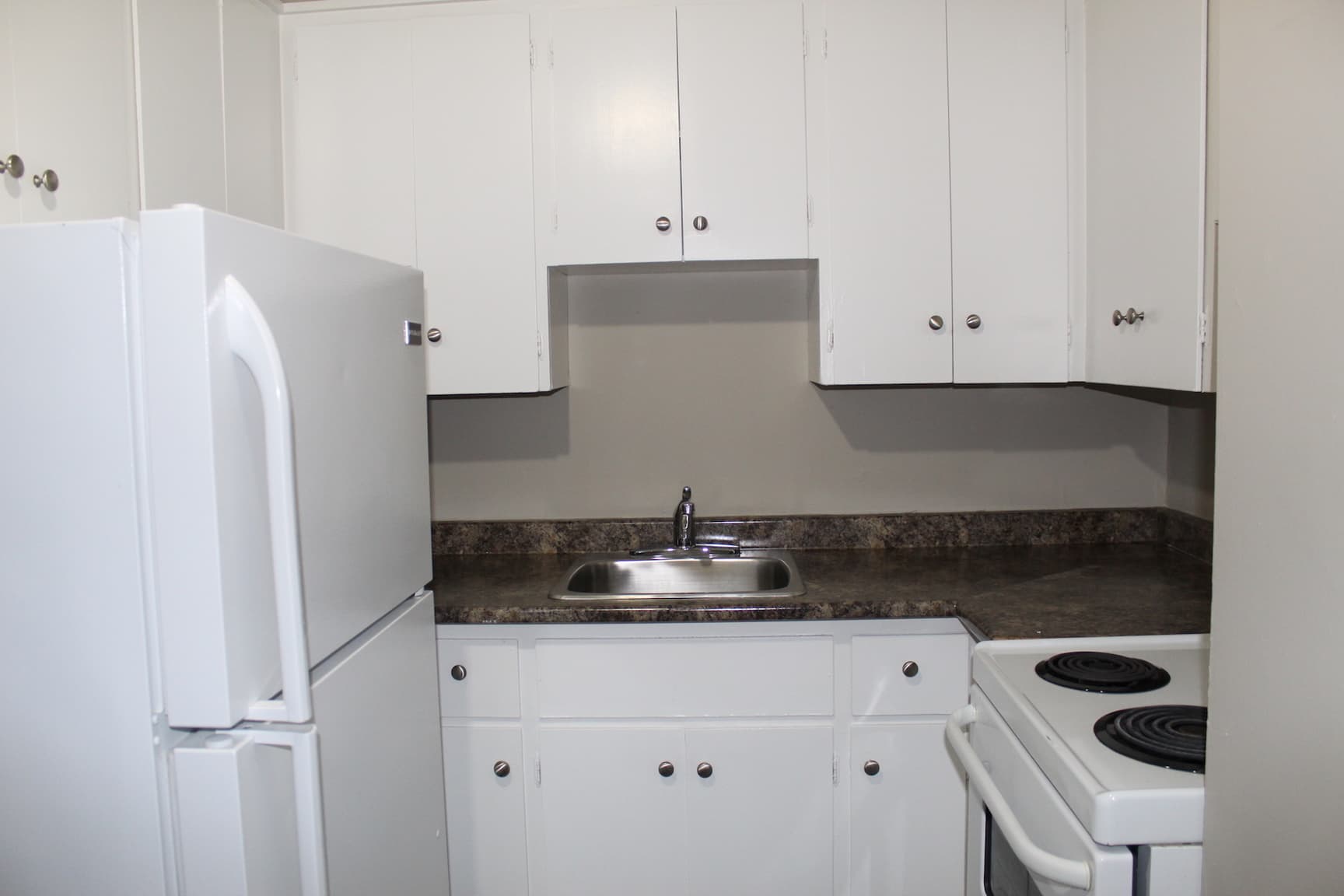 Laurentian Apartments — Bachelor - Photo 6
