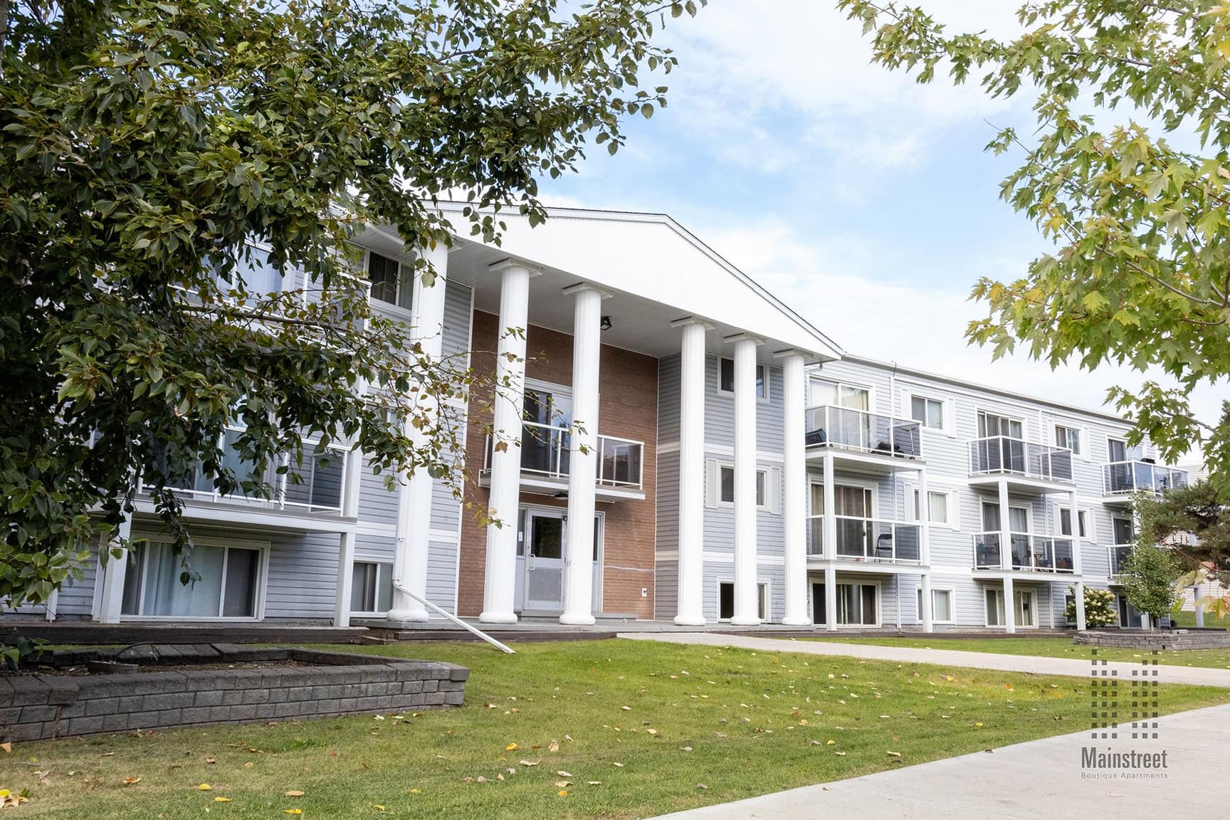 Whitehouse Apartments - Photo 1