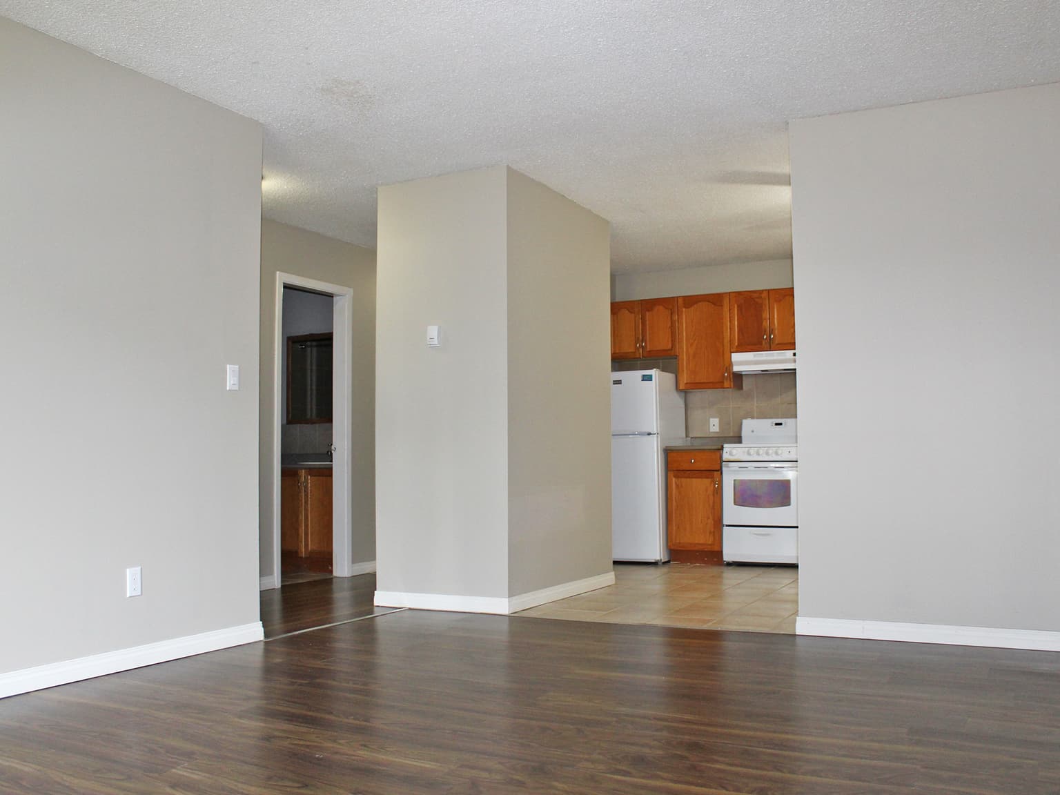 Whitehouse Apartments - Photo 2