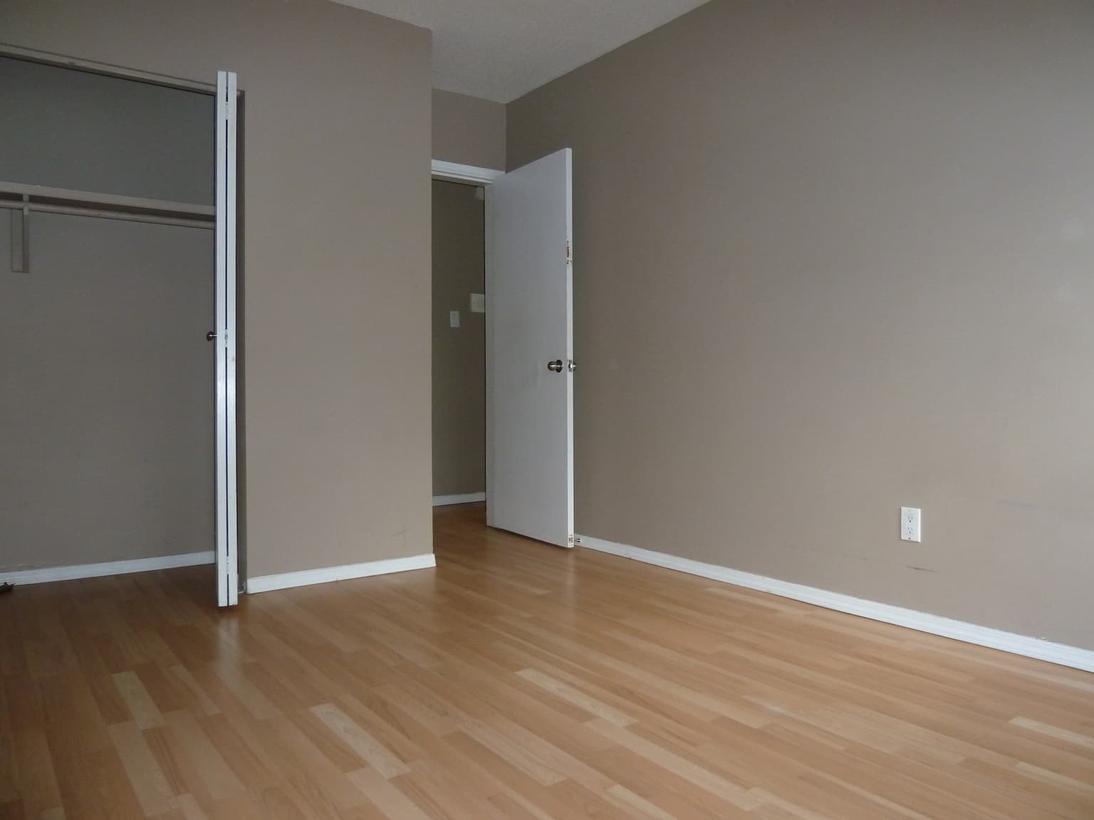 Westmore Apartments — 3 bedroom - Photo 3