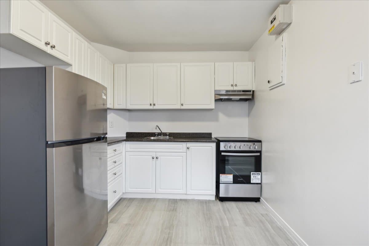 Frontenac Apartments — apartment/condo - Photo 10