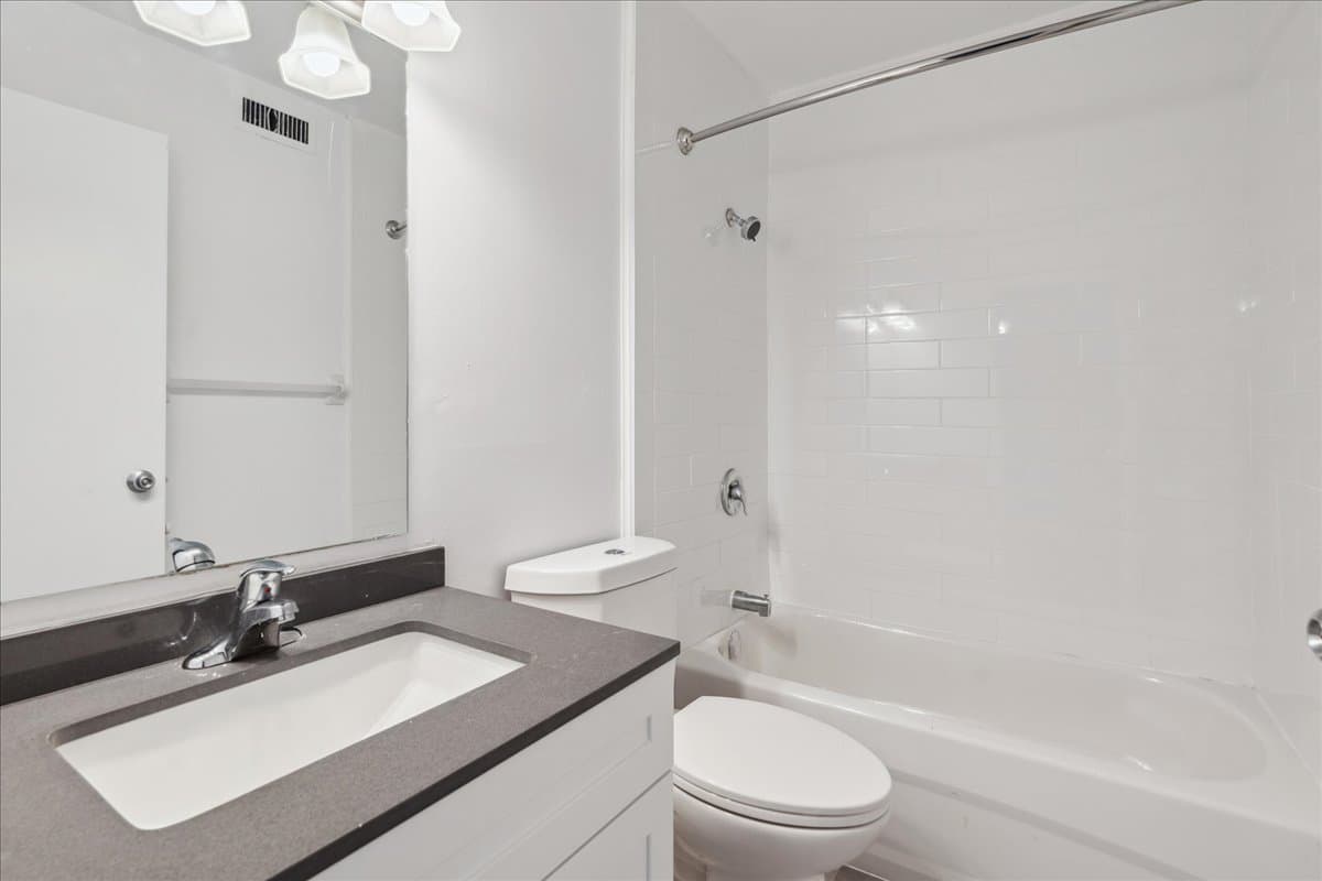 Frontenac Apartments — apartment/condo - Photo 11