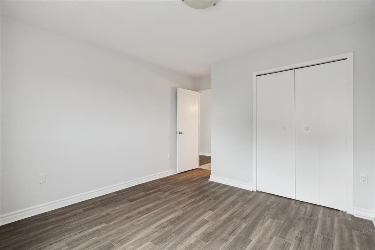 Frontenac Apartments — apartment/condo - Photo 12