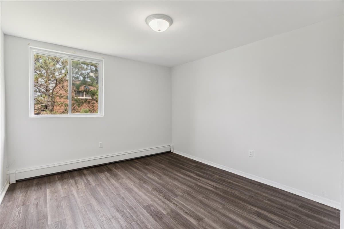 Colonial Court — apartment/condo - Photo 9