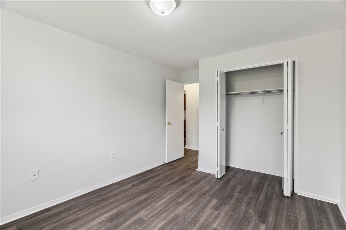 Colonial Court — apartment/condo - Photo 10