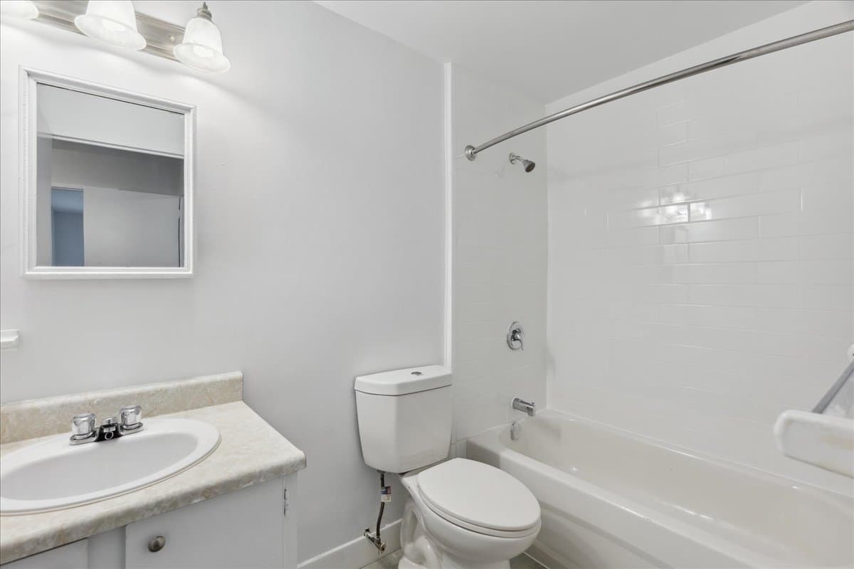 Colonial Court — apartment/condo - Photo 7