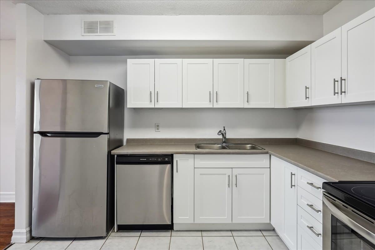Highland Village — apartment/condo - Photo 8