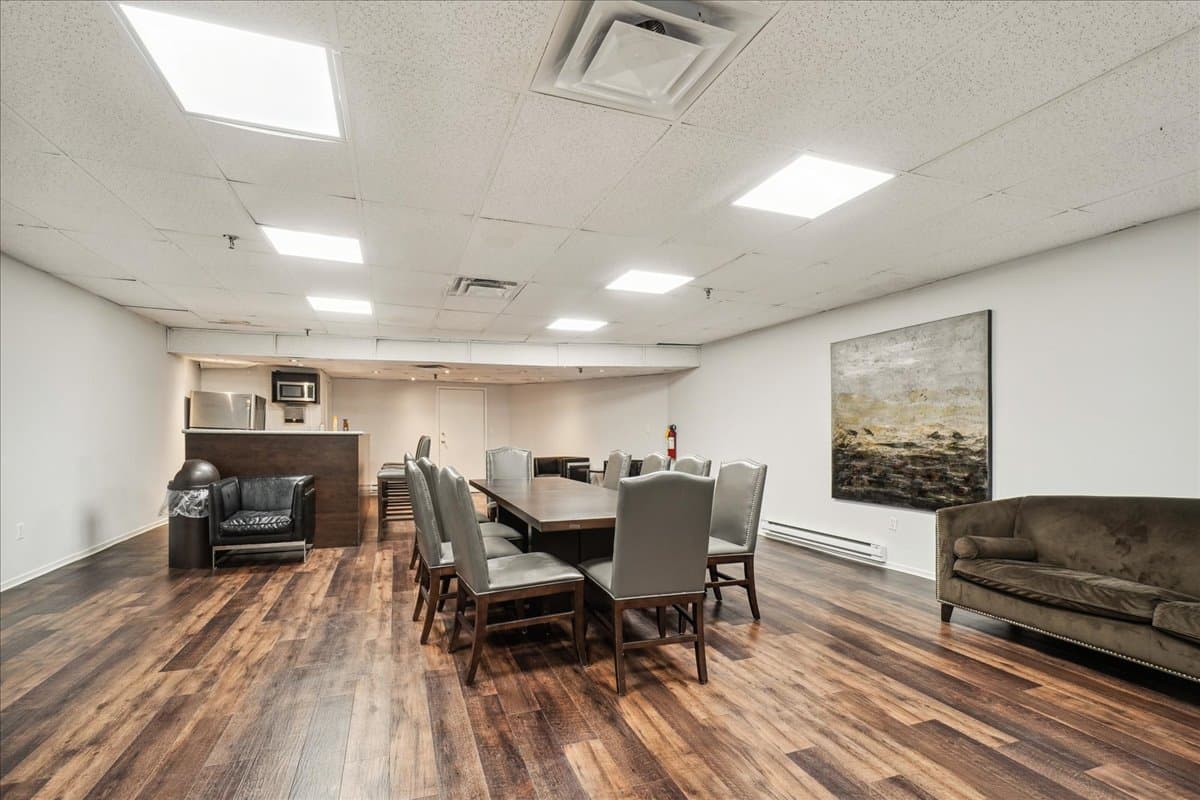 Rathburn Apartments — apartment/condo - Photo 13