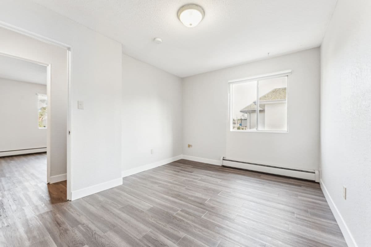 Niagara Court Apartments - Photo 9
