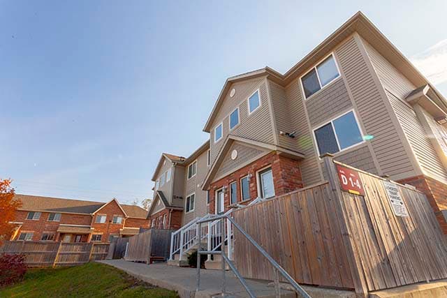 265 Lawrence Avenue Townhomes - Photo 3
