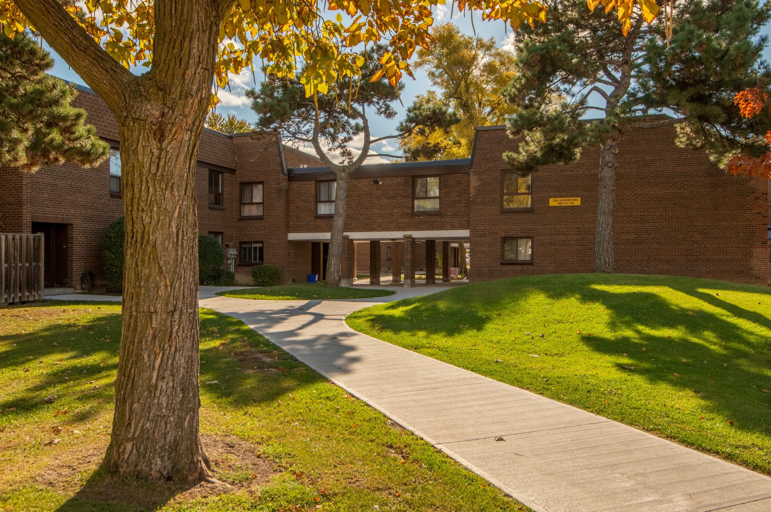 Silverstone Townhomes - Photo 9