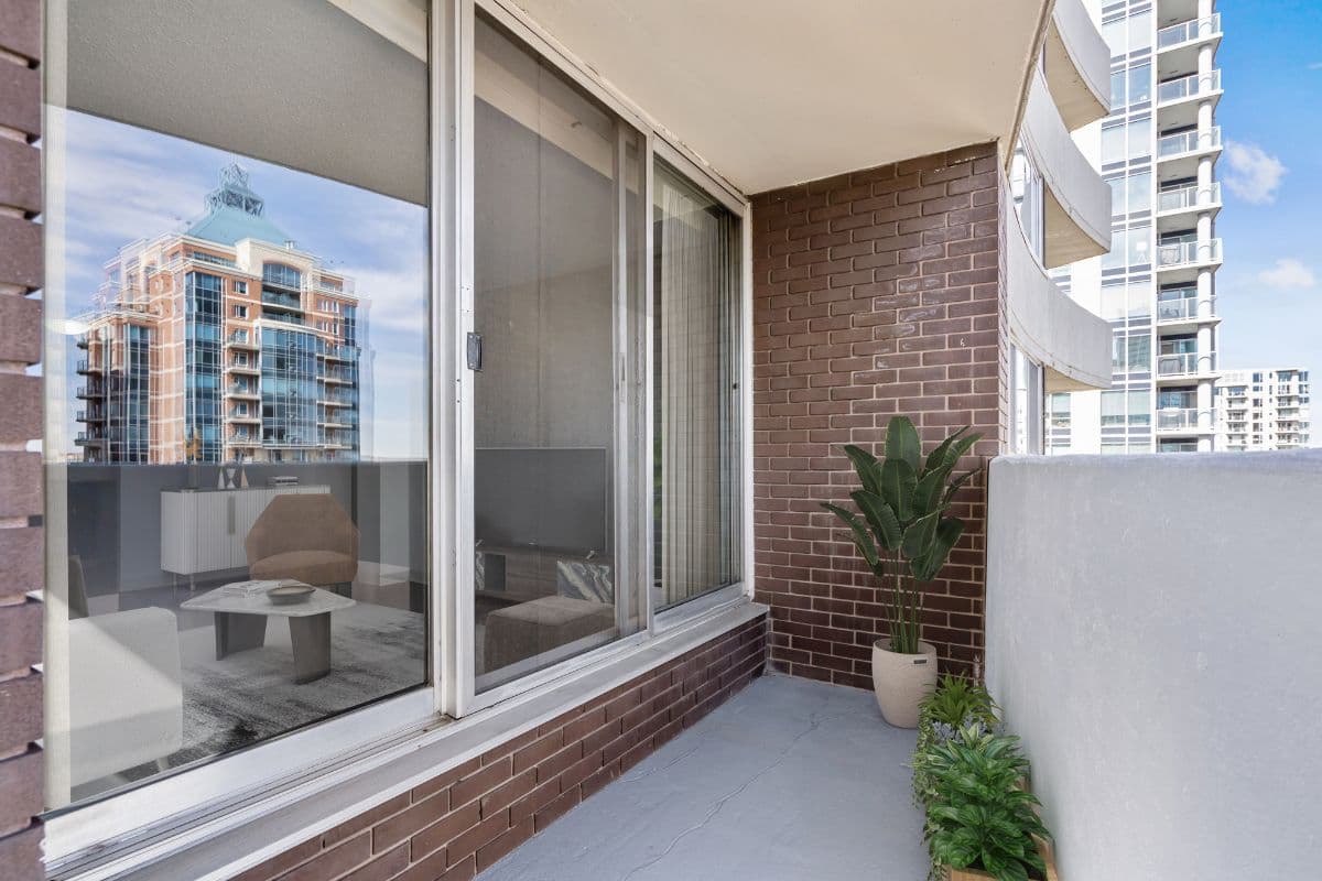 Vista Tower — apartment/condo - Photo 12
