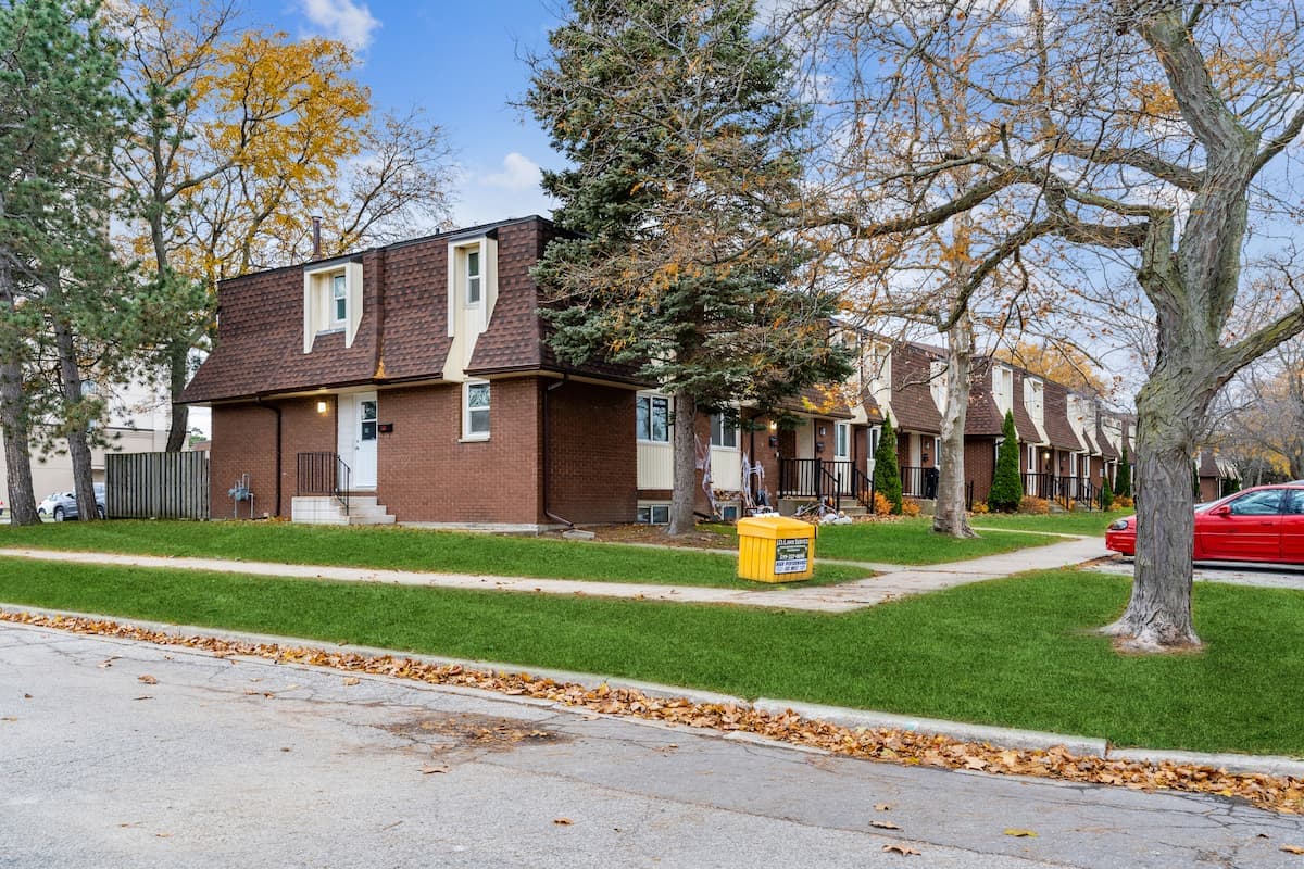 Pontiac Court Townhomes — apartment/condo - Photo 13