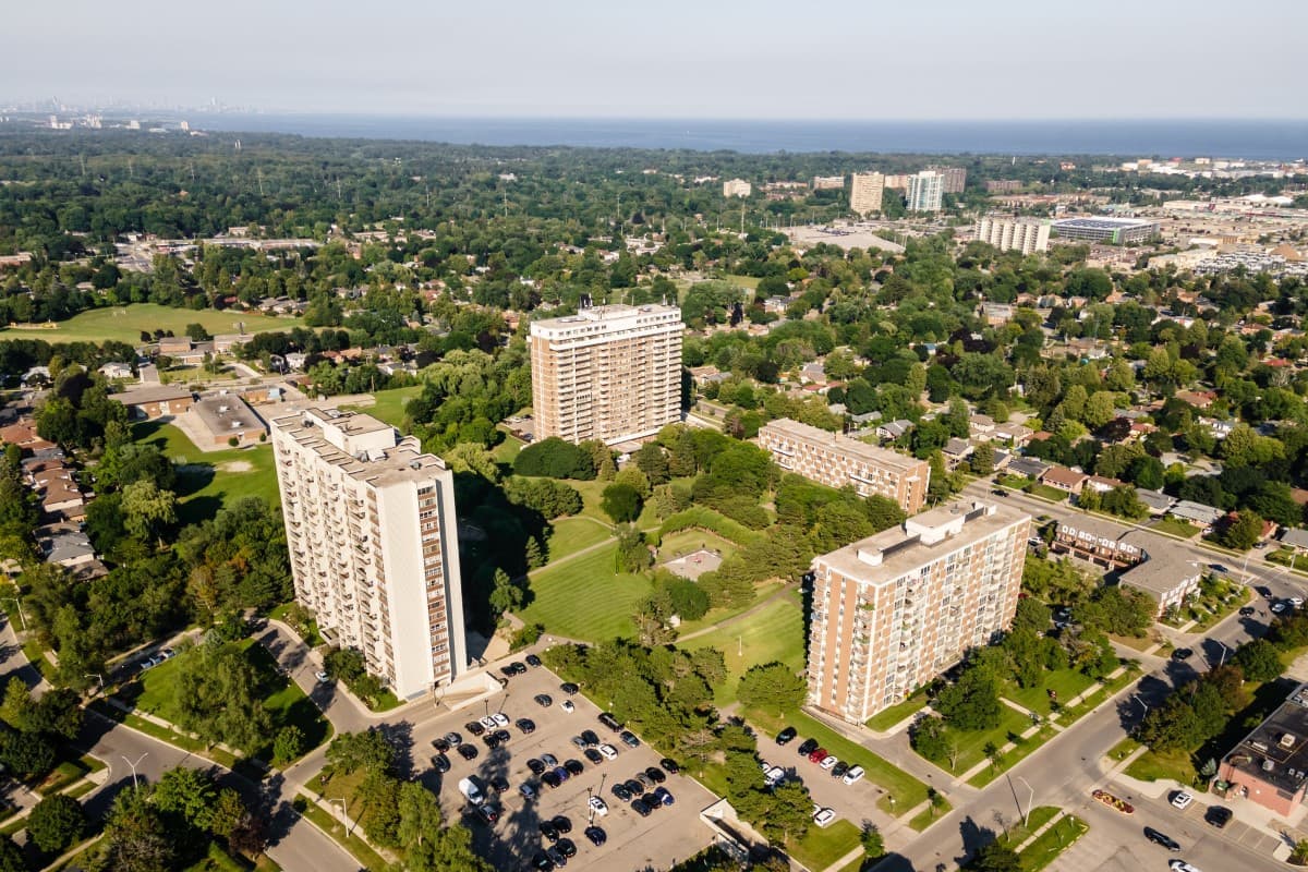 Park Royal Village Apartments - Photo 2