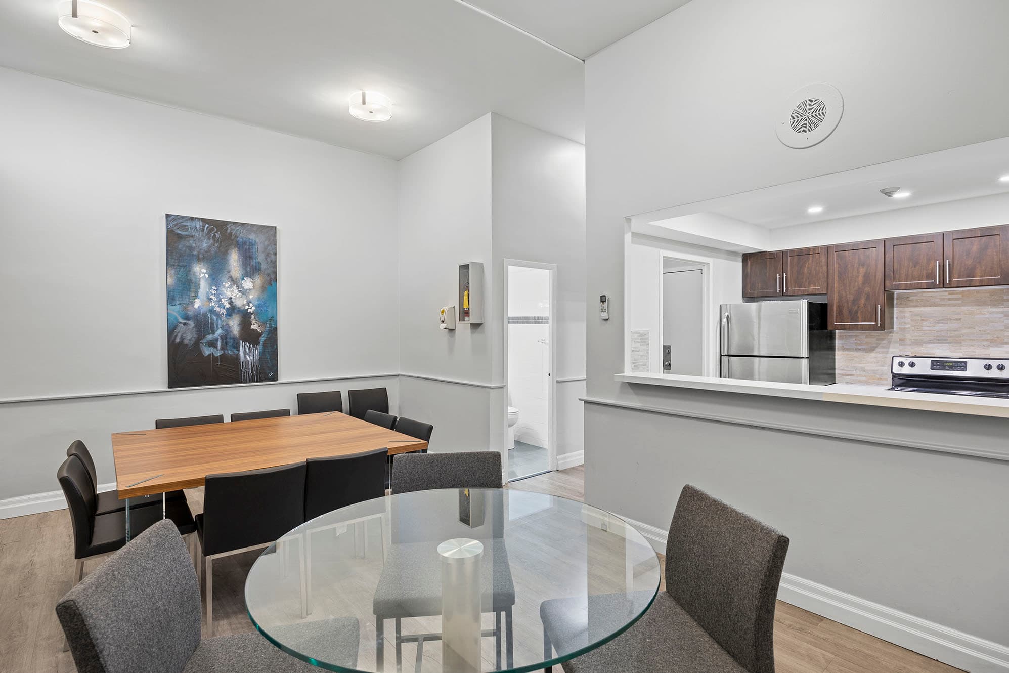 Applewood Towers Apartments — apartment/condo - Photo 17