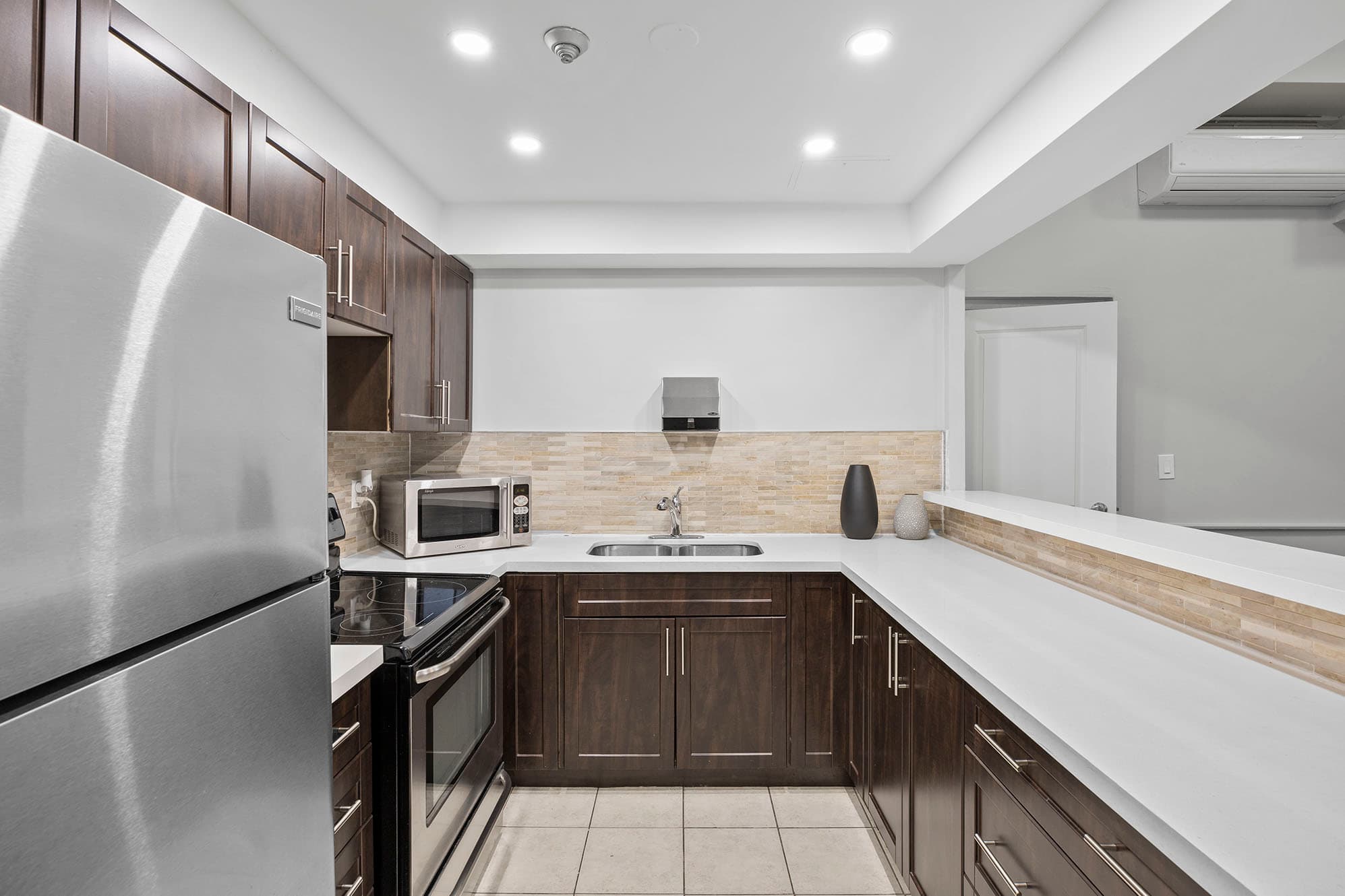 Applewood Towers Apartments — apartment/condo - Photo 13