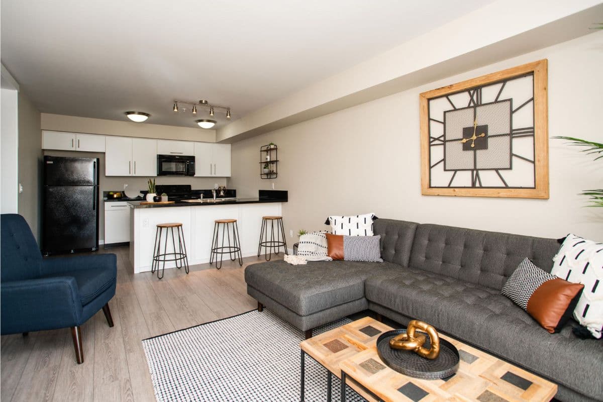 Sterling Manor — apartment/condo - Photo 5