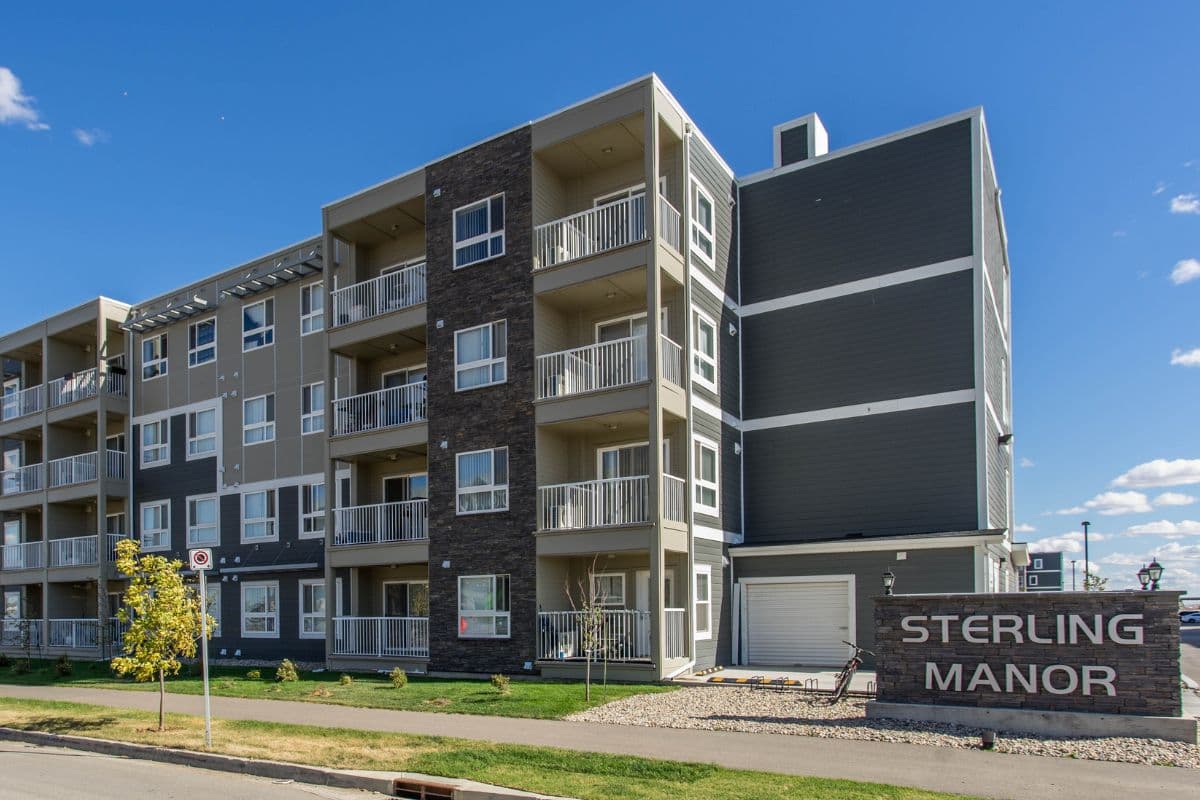Sterling Manor — apartment/condo - Photo 2