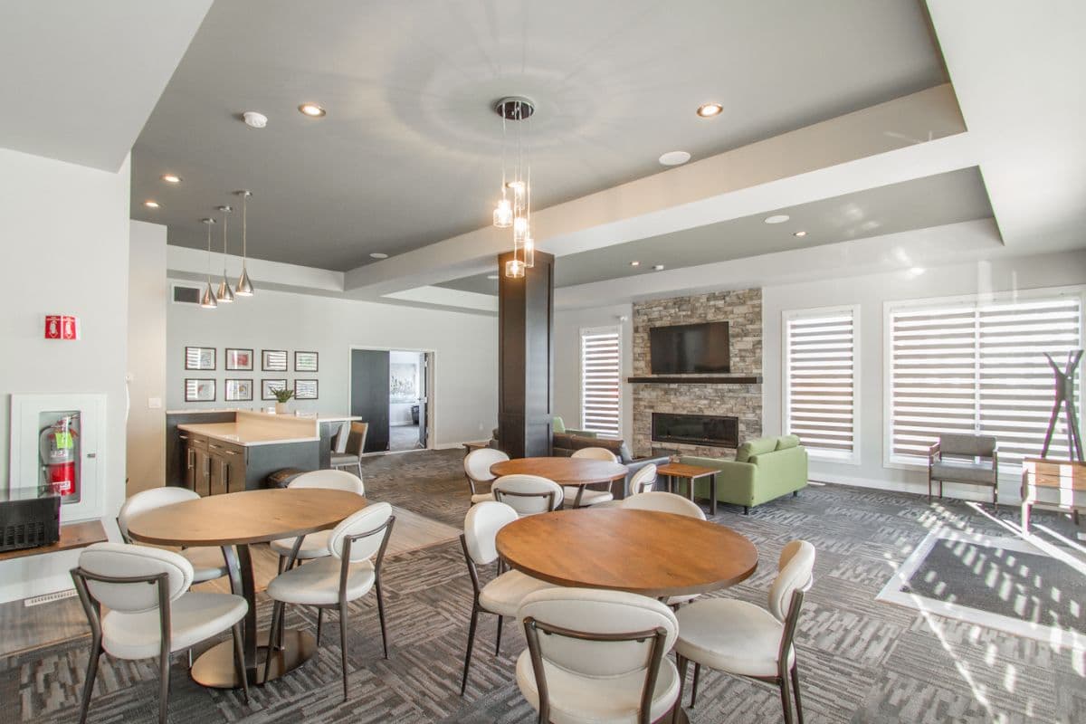 Sterling Manor — apartment/condo - Photo 12