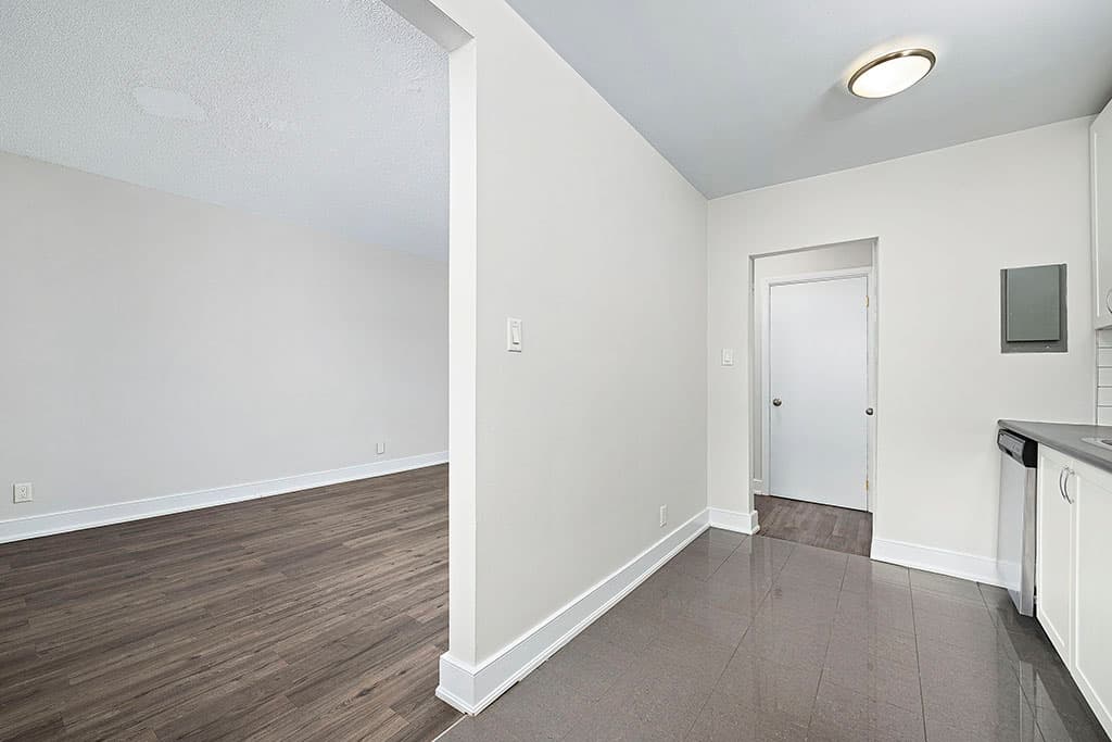 Craigton Drive Apartments — Golden Mile 2 Bedrooms - Photo 11
