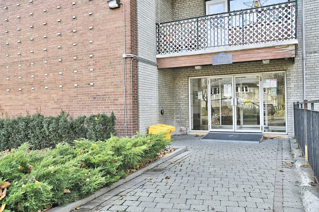 Lu Ray Apartments — 3 Bedroom - Photo 9