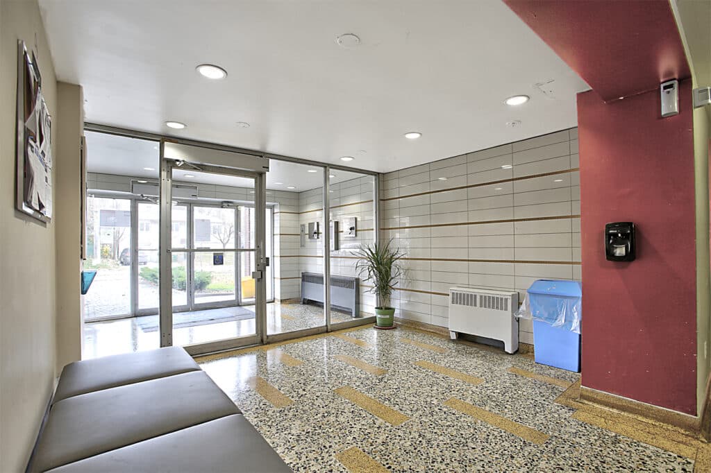 Lu Ray Apartments — 3 Bedroom - Photo 5